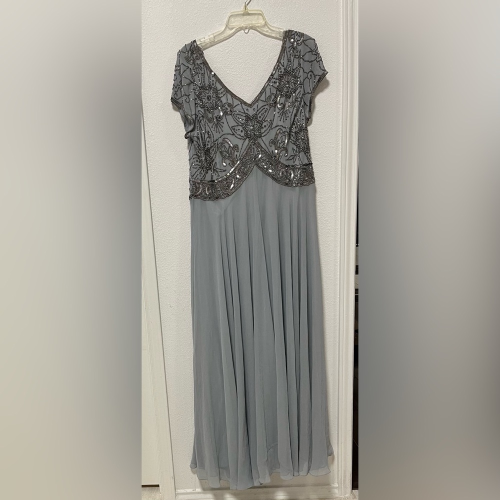 J Kara Women’s Cap V- Neck Cap Sleeve Beaded Special Occasion Dress Size 18